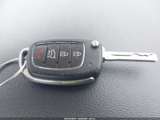 KM8J2CA46KU937184 Hyundai TUCSON SE
