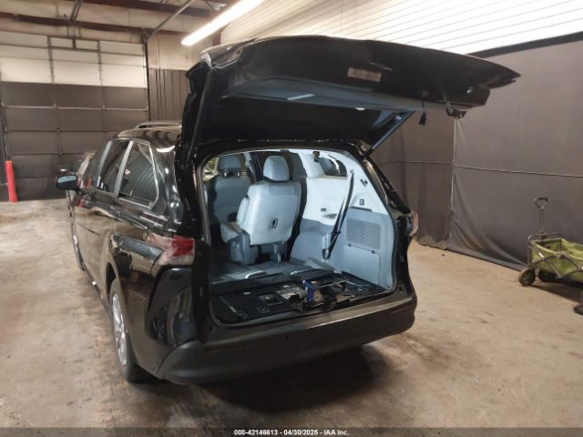 5TDJSKFC7PS094770 Toyota SIENNA XLE