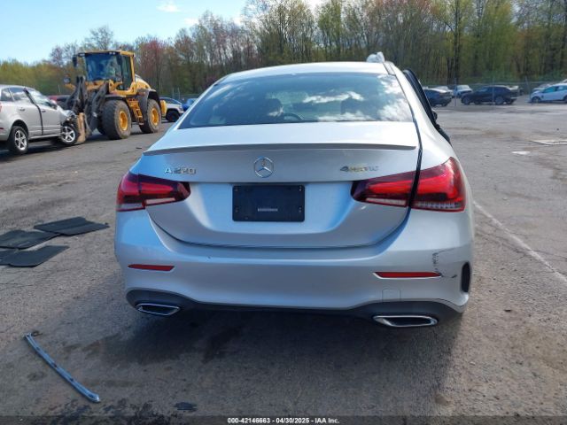 W1K3G4FB8LJ234030 Mercedes-Benz A 220 4matic