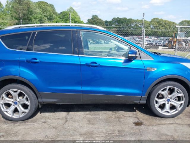 1FMCU9J97HUA57671 Ford Escape Titanium