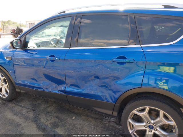 1FMCU9J97HUA57671 Ford Escape Titanium