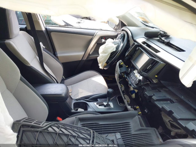 JTMRFREV4JJ744971 Toyota Rav4 Xle