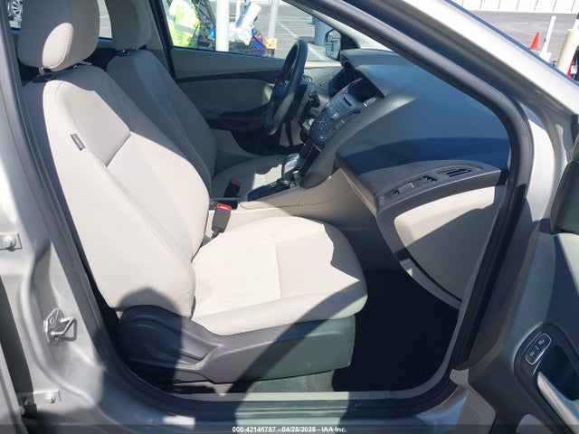 1FADP3K21FL222119 Ford FOCUS SE