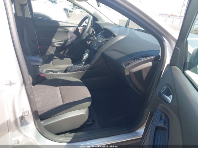 1FADP3K27GL235054 Ford FOCUS SE