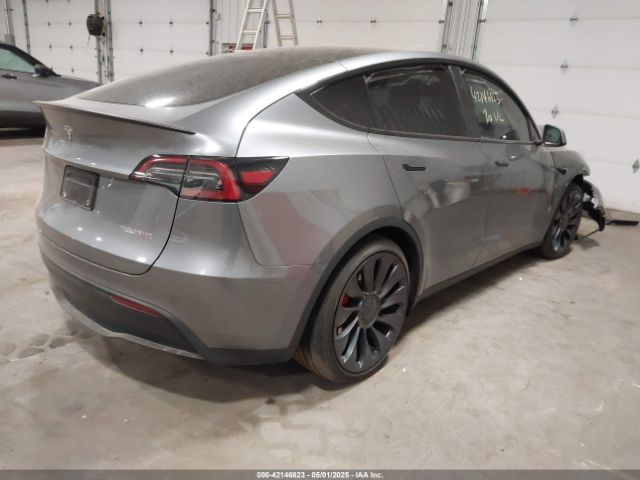 2024 TESLA MODEL Y 7SAYGDEF1RF153247 Photo 3