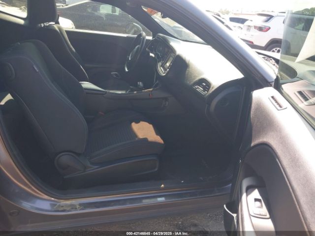 2C3CDZAG0FH720053 Dodge Challenger Sxt
