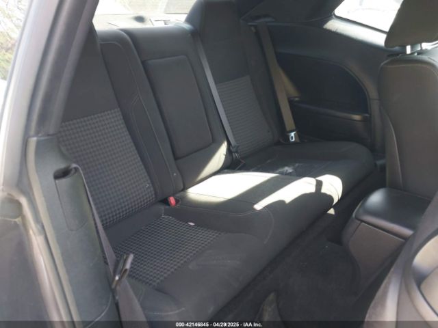 2C3CDZAG0FH720053 Dodge Challenger Sxt