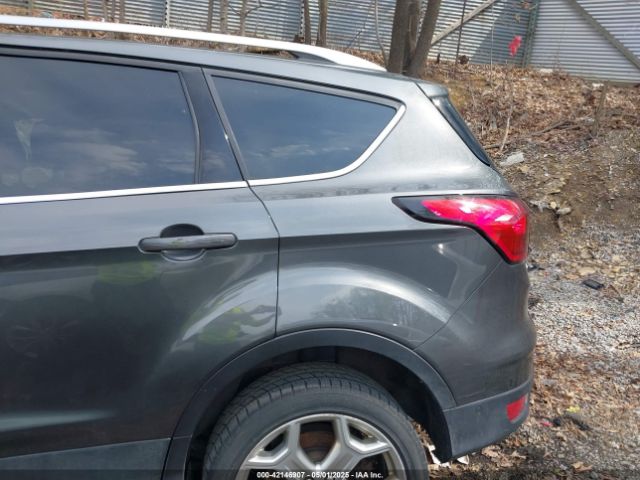 1FMCU9J99KUA43102 Ford Escape Titanium
