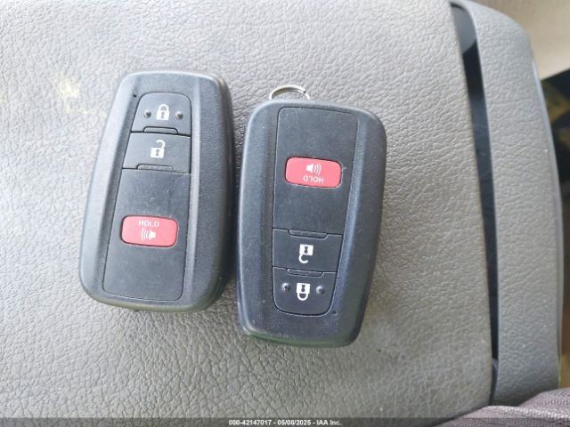 NMTKHMBX4KR096569 Toyota C-HR XLE