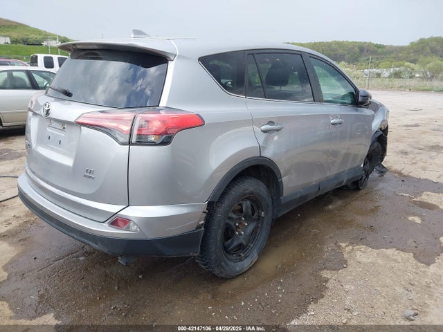 2T3BFREV6JW845562 Toyota RAV4 LE