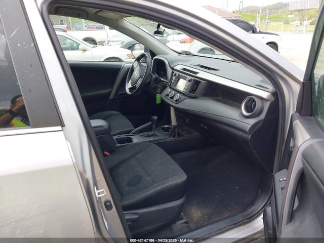 2T3BFREV6JW845562 Toyota RAV4 LE