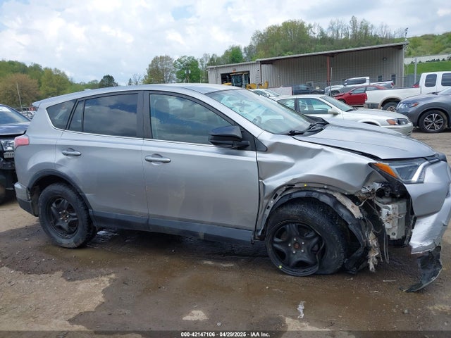 2T3BFREV6JW845562 Toyota RAV4 LE