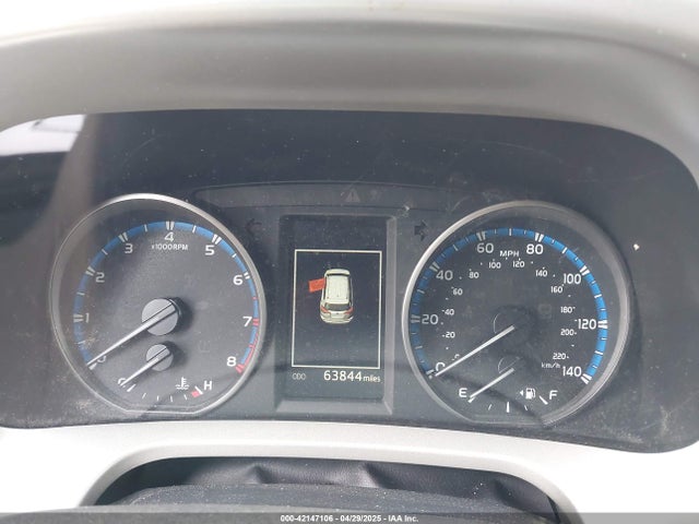 2T3BFREV6JW845562 Toyota RAV4 LE