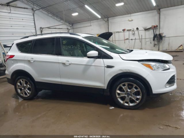 1FMCU9G99EUC15477 Ford ESCAPE SE