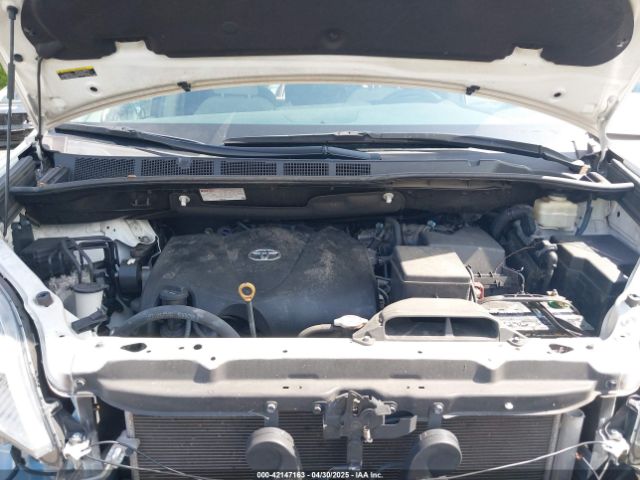 5TDKZ3DC7HS896262 Toyota Sienna Le 8 Passenger