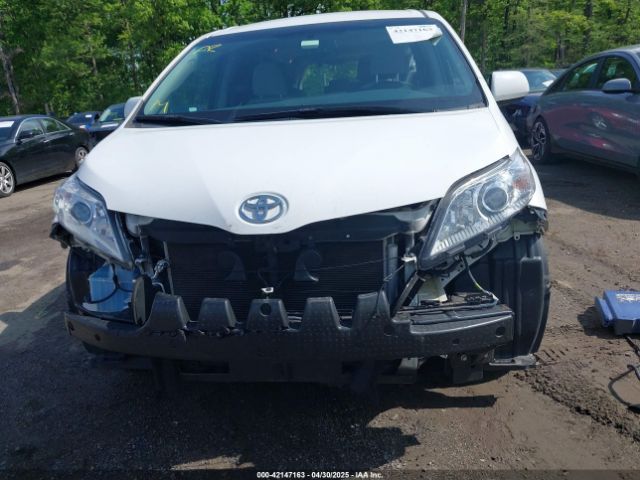 5TDKZ3DC7HS896262 Toyota Sienna Le 8 Passenger