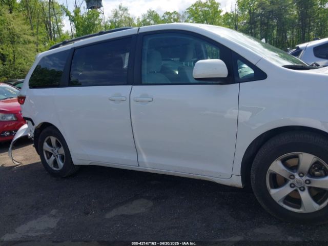 5TDKZ3DC7HS896262 Toyota Sienna Le 8 Passenger