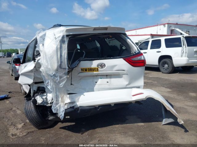5TDKZ3DC7HS896262 Toyota Sienna Le 8 Passenger
