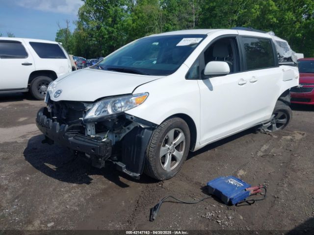 5TDKZ3DC7HS896262 Toyota Sienna Le 8 Passenger