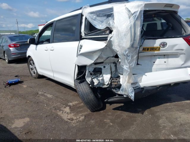 5TDKZ3DC7HS896262 Toyota Sienna Le 8 Passenger