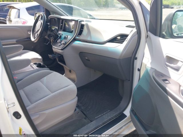 5TDKZ3DC7HS896262 Toyota Sienna Le 8 Passenger