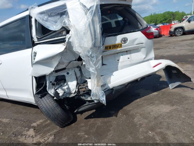 5TDKZ3DC7HS896262 Toyota Sienna Le 8 Passenger