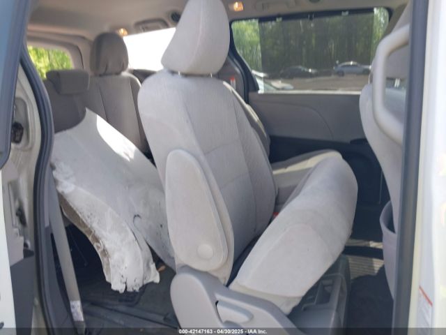 5TDKZ3DC7HS896262 Toyota Sienna Le 8 Passenger