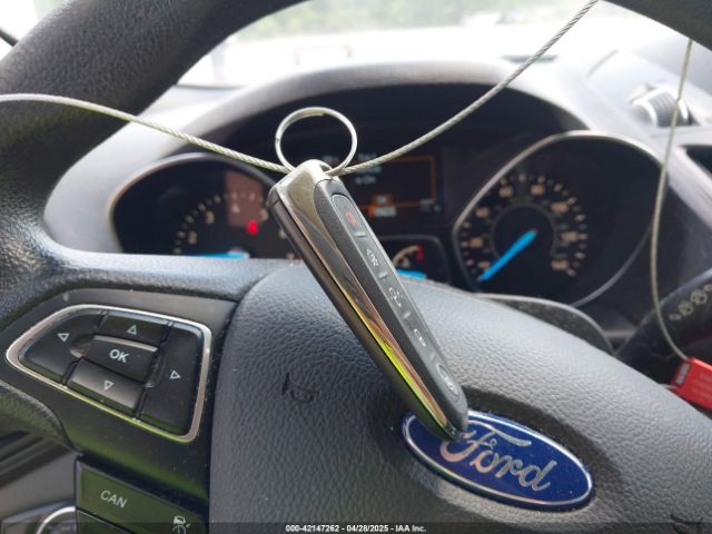 1FMCU0GD2KUB38690 Ford ESCAPE SE