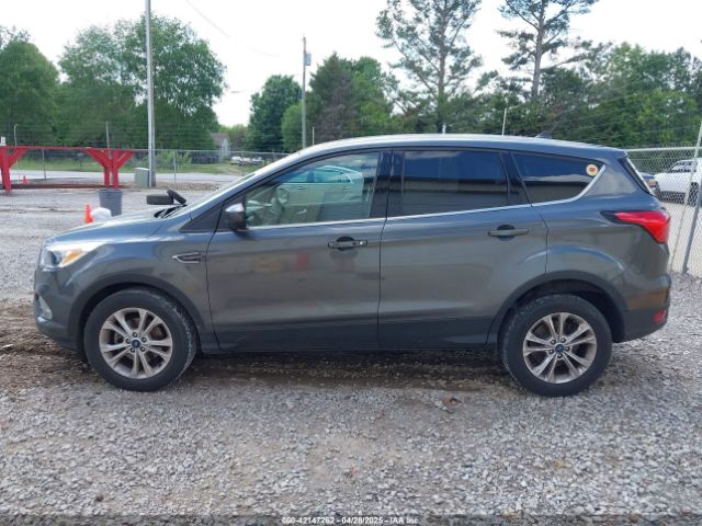 1FMCU0GD2KUB38690 Ford ESCAPE SE
