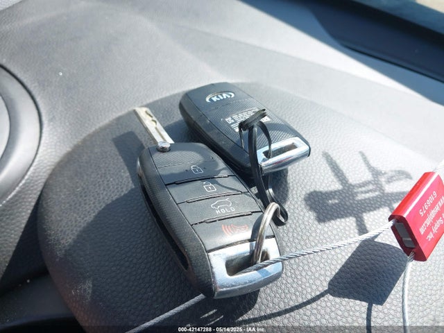 KIA dohc gdi nu 2016 KNDJP3A59G7247370 Image 11