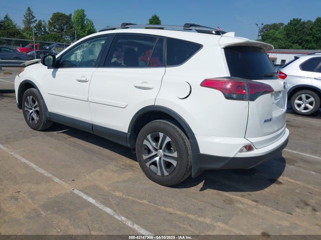 JTMBFREV8HJ157555 Toyota RAV4 LE