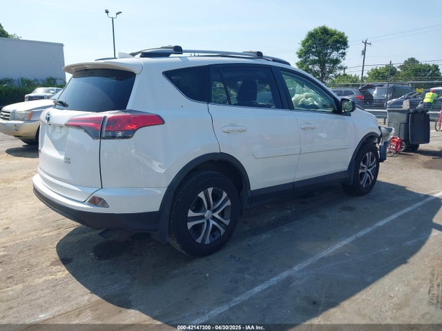 JTMBFREV8HJ157555 Toyota RAV4 LE