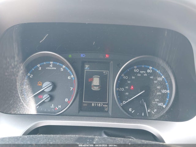 JTMBFREV8HJ157555 Toyota RAV4 LE