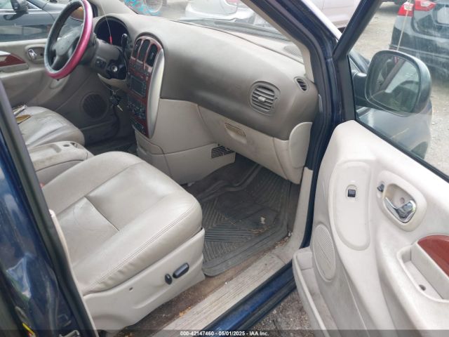 2005 CHRYSLER TOWN & COUNTRY 2C8GP64L75R365241 Photo 4
