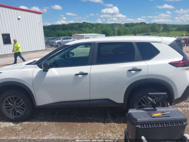 5N1BT3AA8PC855977 Nissan Rogue S Fwd