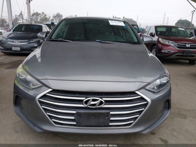 5NPD74LF2JH279699 Hyundai ELANTRA SE