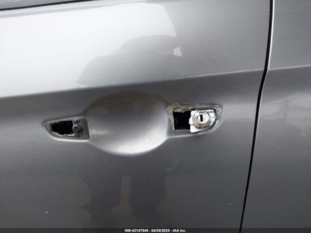5NPD74LF2JH279699 Hyundai ELANTRA SE
