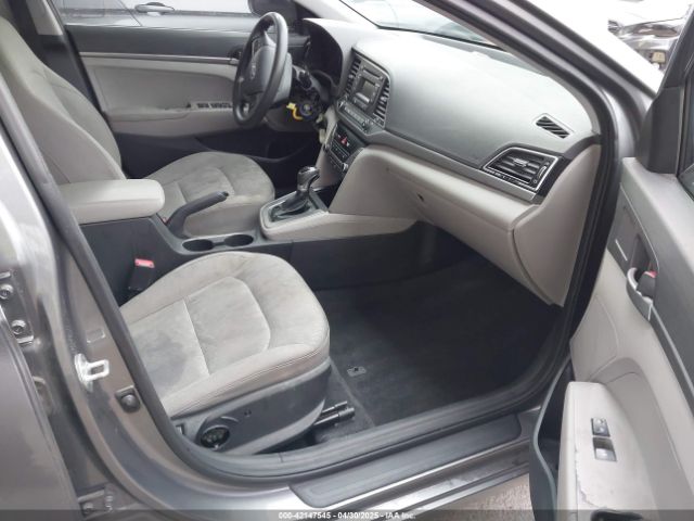 5NPD74LF2JH279699 Hyundai ELANTRA SE