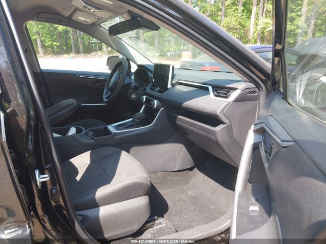 2T3G1RFV9RC483985 Toyota RAV4 LE