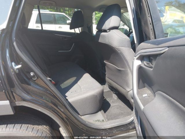 2T3G1RFV9RC483985 Toyota RAV4 LE