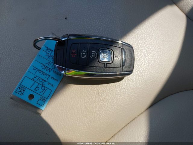 5LMCJ1C97HUL52631 Lincoln Mkc Premiere
