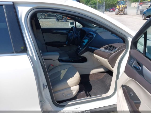 5LMCJ1C97HUL52631 Lincoln Mkc Premiere