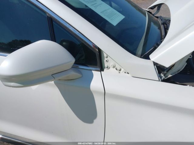 5LMCJ1C97HUL52631 Lincoln Mkc Premiere