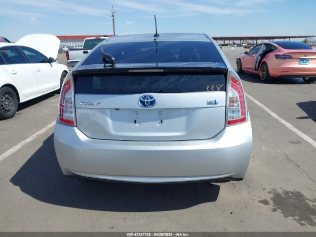 JTDKN3DU2F1899374 Toyota Prius Four