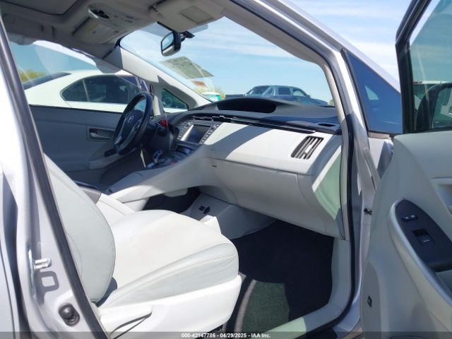 JTDKN3DU2F1899374 Toyota Prius Four