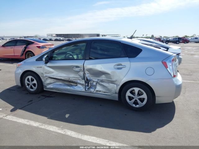 JTDKN3DU2F1899374 Toyota Prius Four