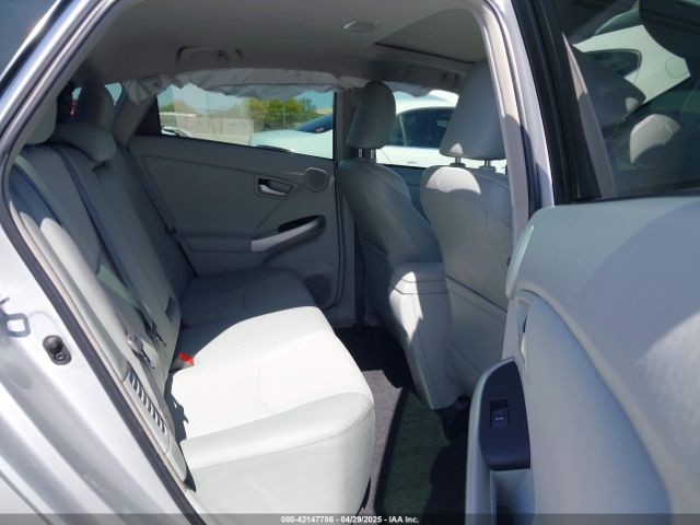 JTDKN3DU2F1899374 Toyota Prius Four