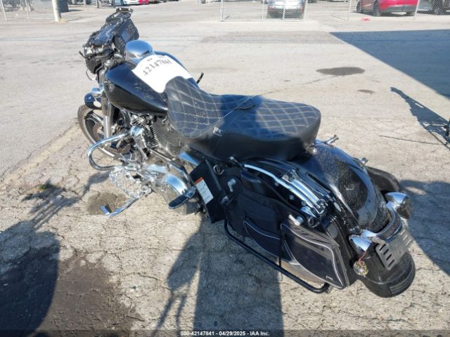 2018 HARLEY-DAVIDSON FLHX 1HD1KBC37JB672027 Photo 2
