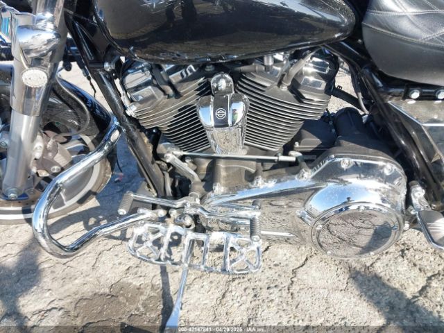 2018 HARLEY-DAVIDSON FLHX 1HD1KBC37JB672027 Photo 8