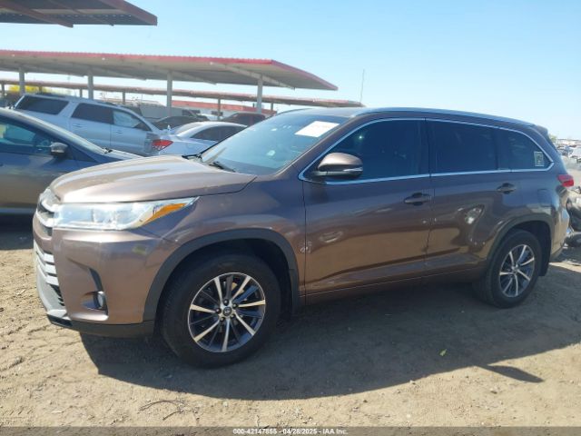 5TDJZRFH2JS832546 Toyota Highlander Xle